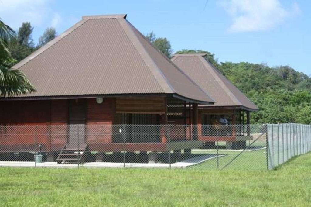 Raiatea Airport Bungalow Uturoa Exterior photo