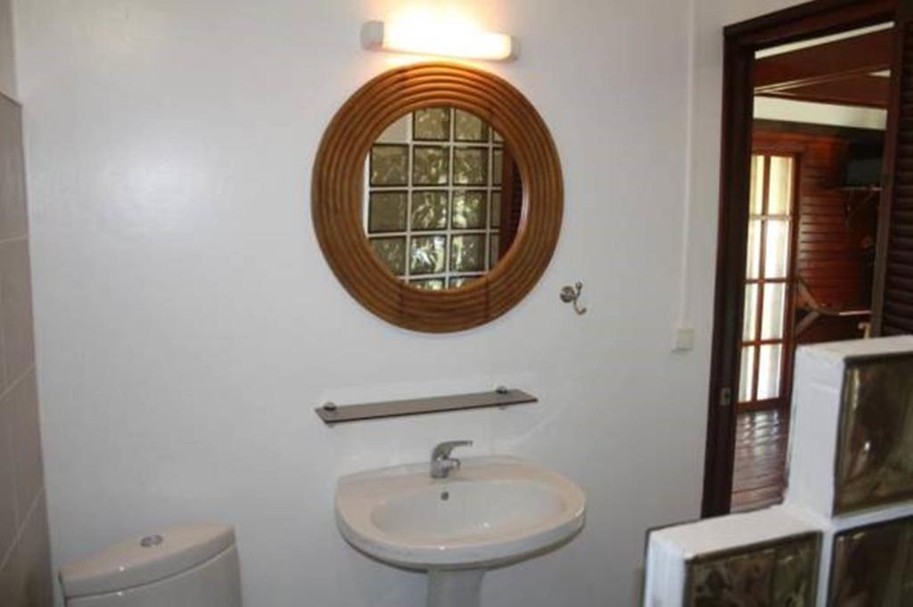 Raiatea Airport Bungalow Uturoa Room photo